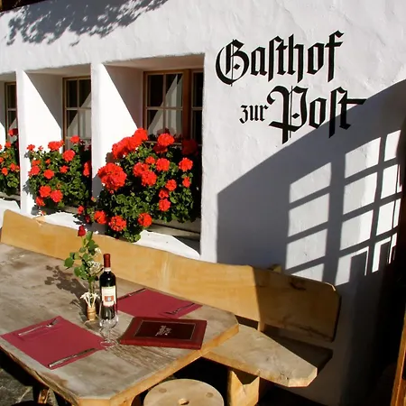Zur Post Hotel *